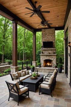 OUTDOOR LIVING